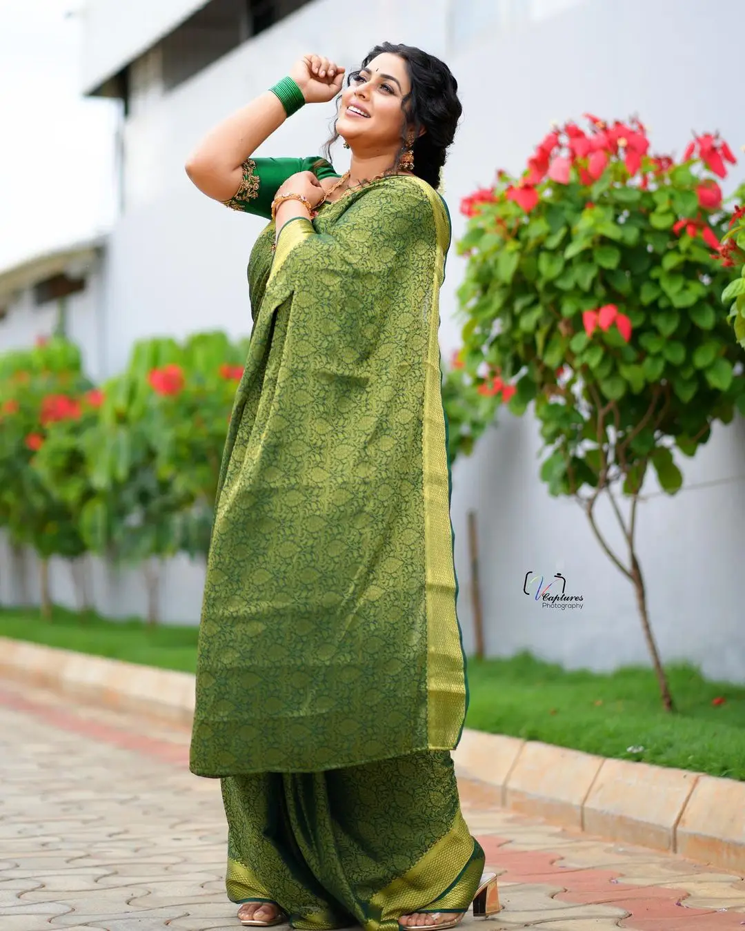 SOUTH INDIAN ACTRESS POORNA STILLS IN GREEN SAREE 6